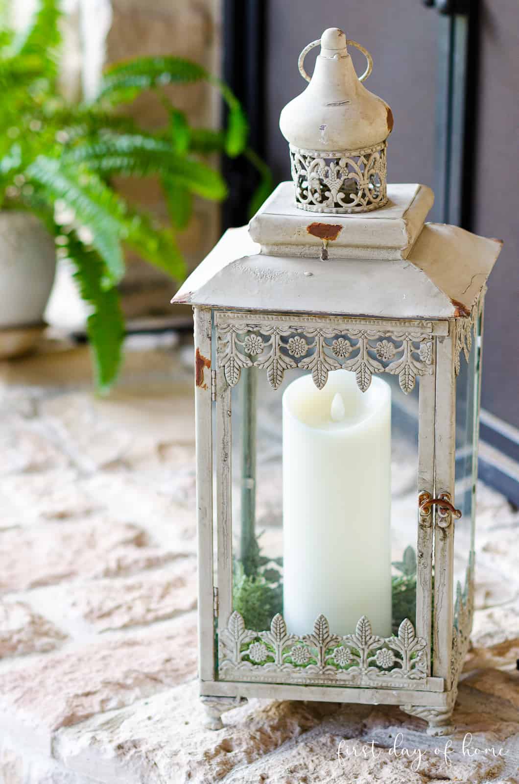 How to Decorate a Lantern With Greenery