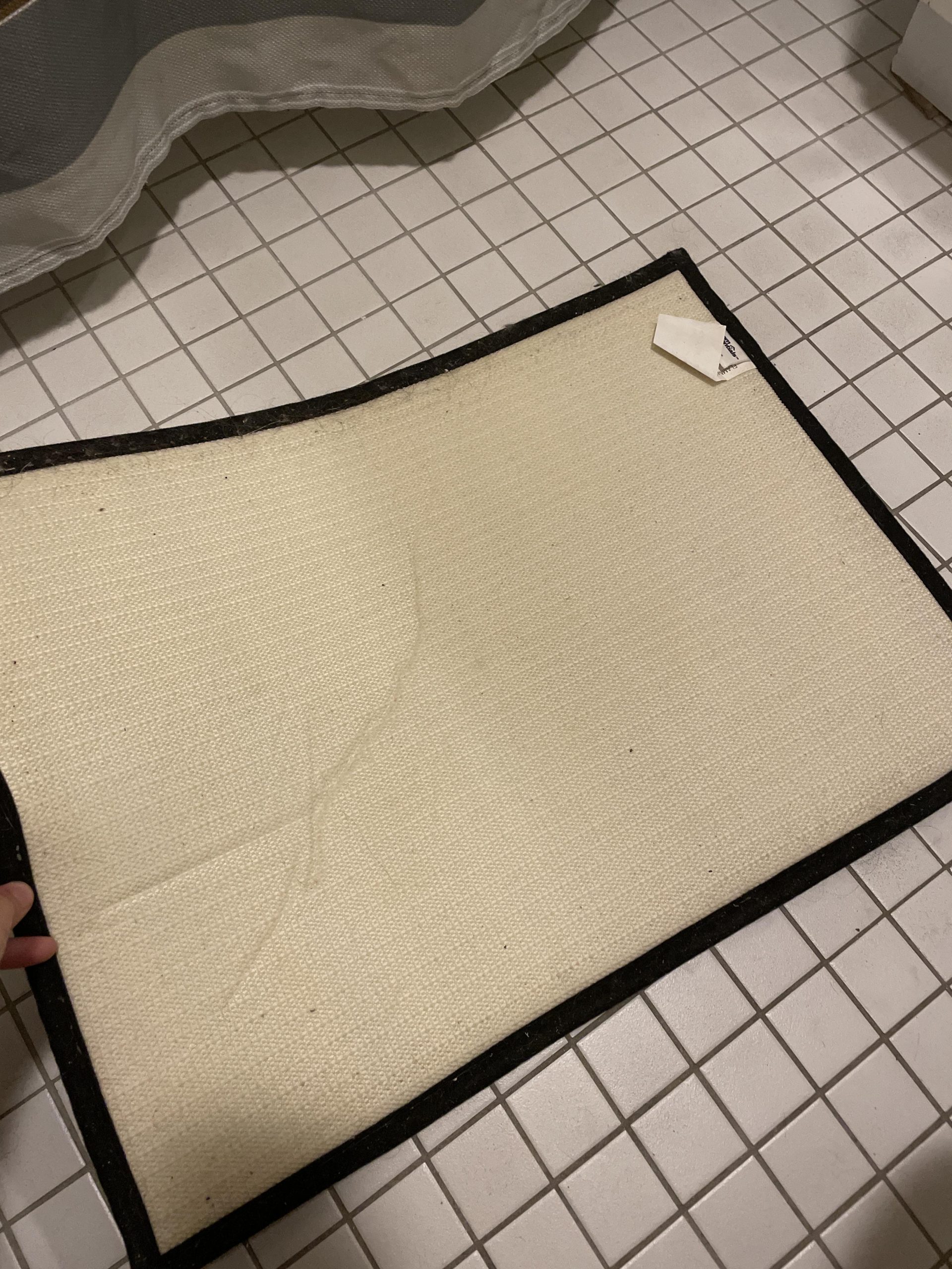 How to Wash Bath Mats With Rubber Backing